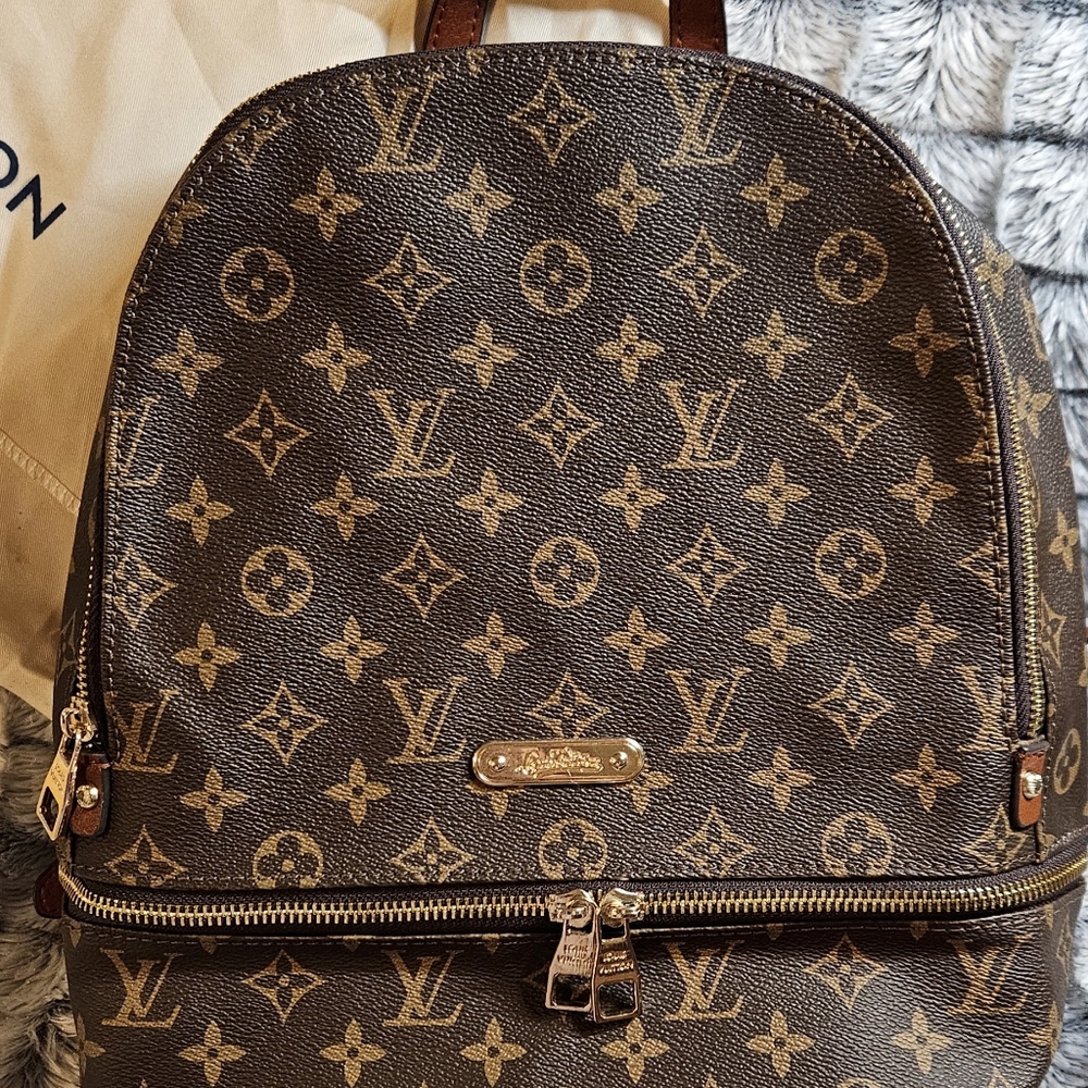 BEAUTIFUL LEATHER BACKPACK NWT